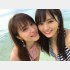 水着姿の入山杏奈（左）と山本彩／（提供写真）