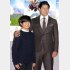 鈴木亮平（右）と子供時代を演じた渡辺蒼（Ｃ）日刊ゲンダイ
