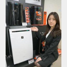 シャープ独自の技術「プラズマクラスター」を搭載した空気清浄機（Ｃ）共同通信社