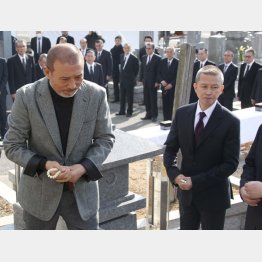 ６代目山口組の司忍組長（左）と竹内照明若頭補佐（Ｃ）日刊ゲンダイ