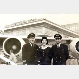 パリの空港にはＪＡＬ初就航でヤジ馬が（提供写真）