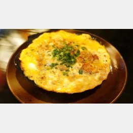 珍しい地酒「豊盃」でいただく／（Ｃ）日刊ゲンダイ