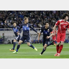 １６年３月のシリア戦（埼スタ）のビッグ３／（Ｃ）日刊ゲンダイ