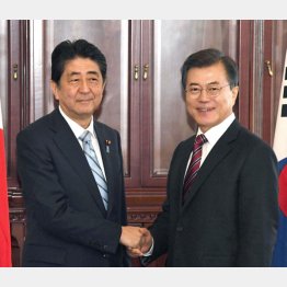 ２０１７年９月、ウラジオストクでの日韓首脳会談（Ｃ）共同通信社