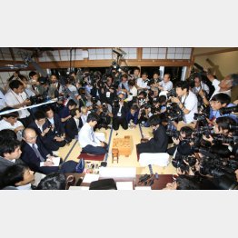 日本中が注目（Ｃ）日刊ゲンダイ