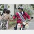 選挙期間中は原付バイクで毎日３００キロを走り回る（Ｃ）日刊ゲンダイ