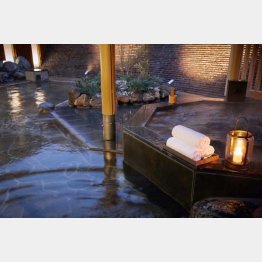 天然温泉の露天風呂も…（提供写真）