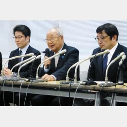 「今年中の帰国を」（会見する飯塚代表ら）／（Ｃ）共同通信社