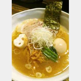 「RAMEN CiQUE」の塩ラーメン／（Ｃ）日刊ゲンダイ