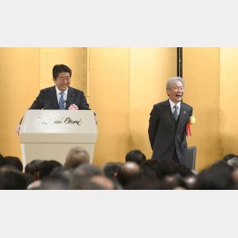 安倍首相と榊原会長（経済３団体の１８年新年祝賀会）／（Ｃ）共同通信社