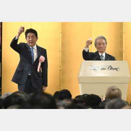 自信の源は「３％」の賃上げ（経済３団体の新年祝賀会で榊原経団連会長と）／（Ｃ）共同通信社