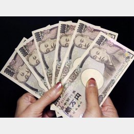 地方出身者は家賃も生活費もバカにならない（Ｃ）日刊ゲンダイ