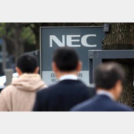 ０１年比で売上半減、時価総額はピーク時の６分の１（Ｃ）日刊ゲンダイ