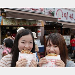 「ホットックはそのままでもおいしい」／（Ｃ）日刊ゲンダイ