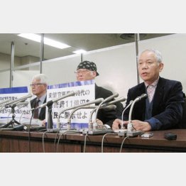 原告団（中央が上脇博之教授）（Ｃ）日刊ゲンダイ