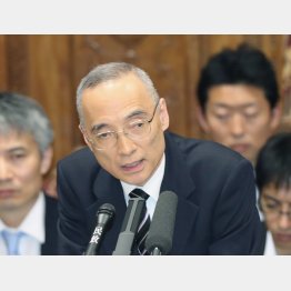 答弁する太田理財局長（Ｃ）日刊ゲンダイ