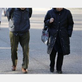 老親の介護が長引けば…（Ｃ）日刊ゲンダイ