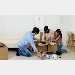 自分たちでやるハメに…（Ｃ）ＰＩＸＴＡ