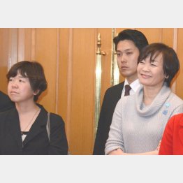 秘書官時代の谷査恵子氏（左）と昭恵夫人／（Ｃ）日刊ゲンダイ