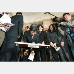 すべての責任が…（Ｃ）日刊ゲンダイ