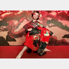 花魁ショーにクギづけ（提供写真）