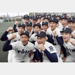 根尾（前列左）と藤原（同右）以外にも原石がゴロゴロ（Ｃ）共同通信社