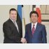 安倍首相とエストニアのラタス首相（Ｃ）共同通信社