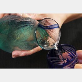 日本酒に思いを込めて…（Ｃ）日刊ゲンダイ