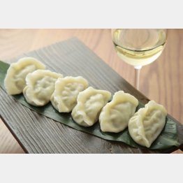 合う酒＝白ワイン（Ｃ）日刊ゲンダイ