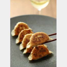 合う酒＝白ワイン（Ｃ）日刊ゲンダイ