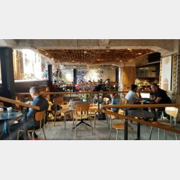 アムステルダム銀行の金庫をリノベーションした「スターバックスザバンク店」（本人提供）