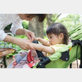 子どもたちだけが解決のカギだが…（Ｃ）ＰＩＸＴＡ