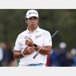 手首を気にしていた（Ｃ）共同通信社