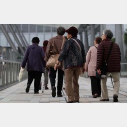 ２０３８年、６５歳以上の人口は３割を軽く超える（Ｃ）日刊ゲンダイ