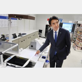「無人レジ」も実験中（竹増社長）／（Ｃ）共同通信社