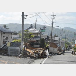 倒壊した熊本県益城町の家屋（Ｃ）日刊ゲンダイ