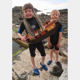 オリー・ファーガソン君（左）と弟のハリー君／（The days are just packedより）