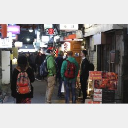 外国人で賑わうゴールデン街（Ｃ）日刊ゲンダイ
