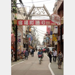 北千住の宿場町通り商店街（Ｃ）日刊ゲンダイ