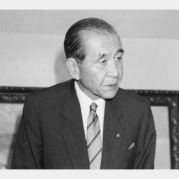 住銀の不祥事で責任を取り、記者会見で頭を下げる磯田一郎氏（Ｃ）共同通信社