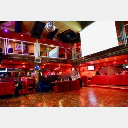 キャバレー赤玉（Ｃ）日刊ゲンダイ