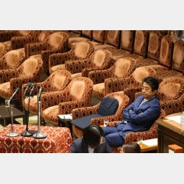 一人ぼっち（Ｃ）日刊ゲンダイ