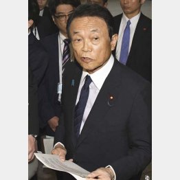 麻生財務相もウソ友達（Ｃ）共同通信社