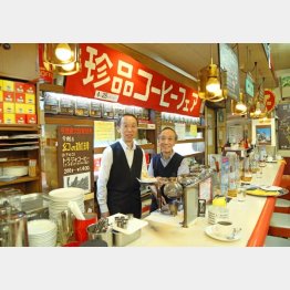 仲良し兄弟の英勝さん（右）と徹夫さん（Ｃ）日刊ゲンダイ