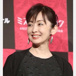 ダブル不倫が報じられた斉藤由貴（Ｃ）日刊ゲンダイ