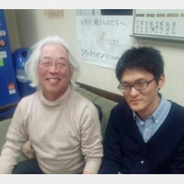 弟子の井出隼平四段と（提供写真）