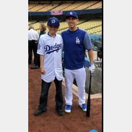 マイケル・カデナさん（左）／（シルビアさんのフェイスブックから）