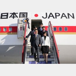 外遊ばかり（Ｃ）ロイター