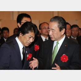 田村憲久政調会長代理（左）と鴨下一郎元環境相（Ｃ）日刊ゲンダイ