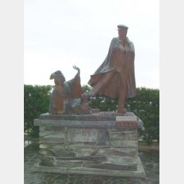 変わらない熱海の象徴「貫一お宮の像」（提供写真）